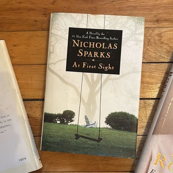 Bundle of 3 Hardcover Books- Robin Roberts, biography, mystery - Picture 4 of 7